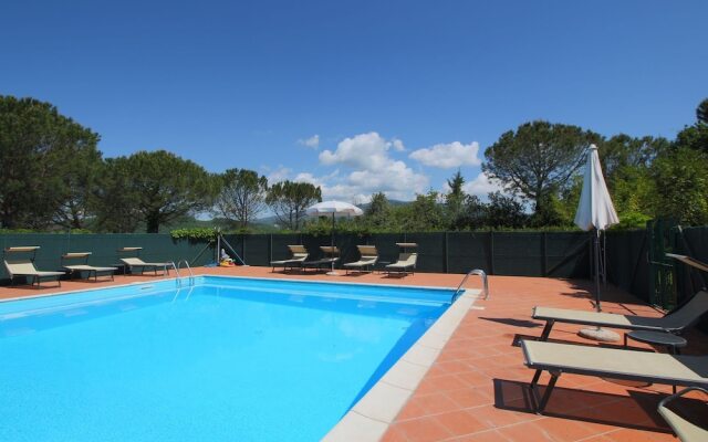 Elegant Farmhouse in Campriano With Swimming Pool