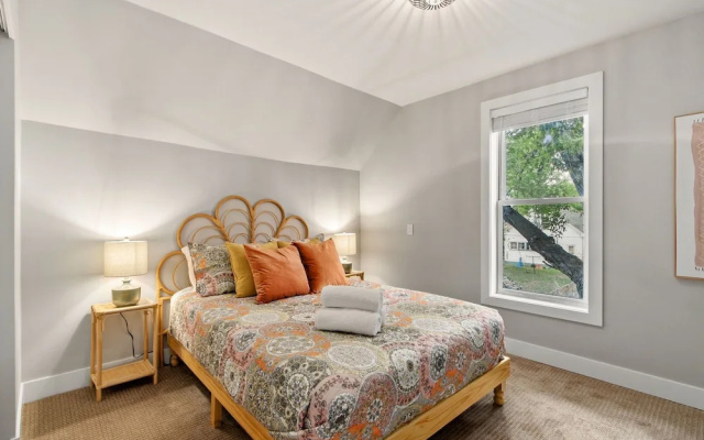 Spacious Downtown Apartment – Walk to Old Town Fc!