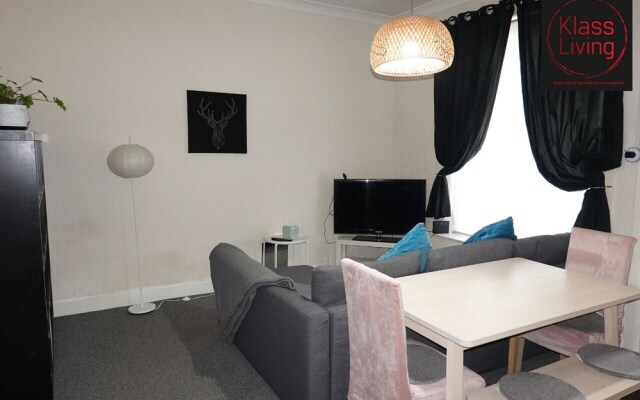 One Bedroom Apartment by Klass Living Serviced Accommodation Bellshill - Elmbank Street Apartment with WIFI  and Parking