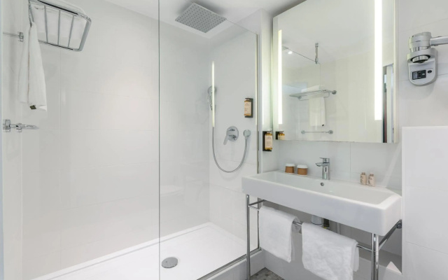 Sure  by Best Western Paris Gare du Nord