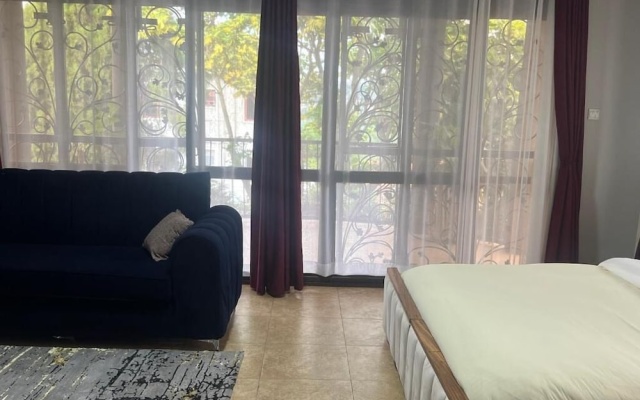 Elma Suites & Lounge