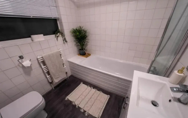Apartment-sleeps4-parking-balcony