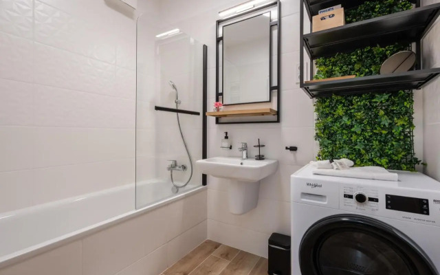 WestSide River Apartment
