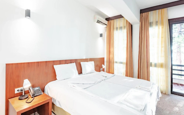 Hotel Pela