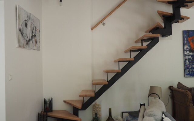 Lavinia Home