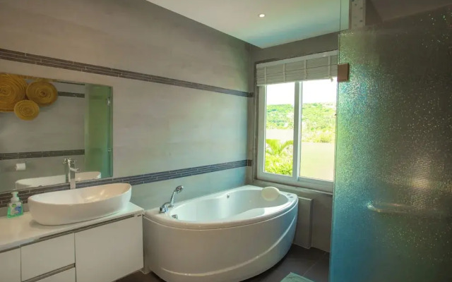 Nee Pool Villa