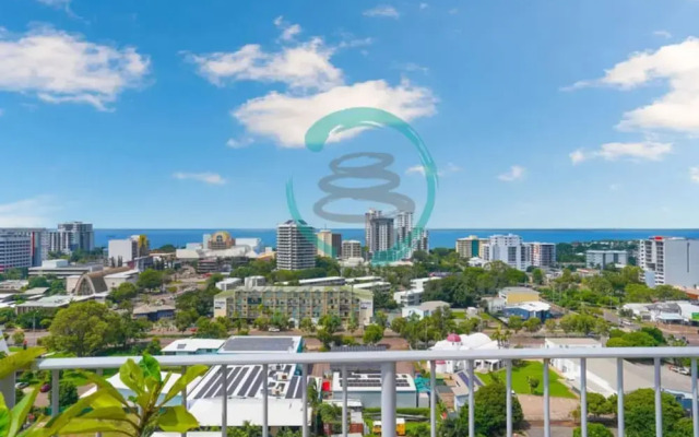 Pinnacle Penthouse Escape Panoramic Views Pool