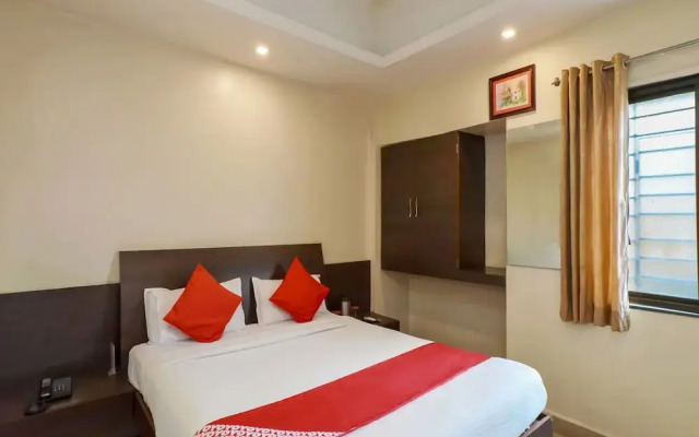 OYO 2453 Hotel Mangesh Plaza