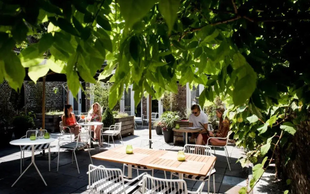 Fitz-Roy Urban Hotel Bar and Garden