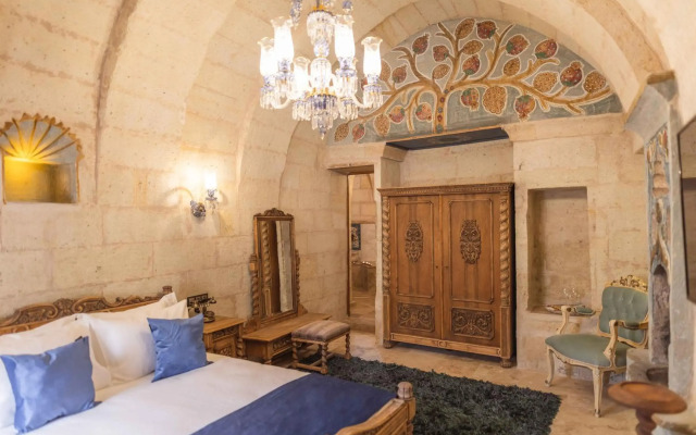 Solo Cave Suites