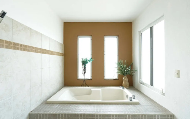 Sleeps 10 Views Beach 1 Block