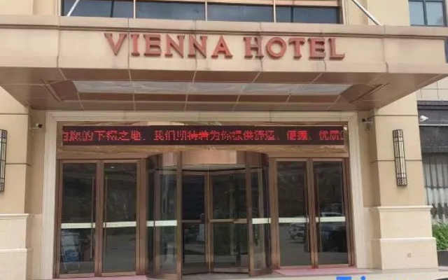 Vienna Hotel (Biyan Avenue, Yingshan Hot Spring Town)
