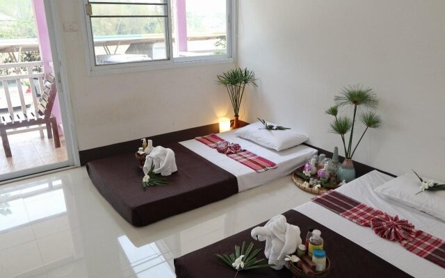 Chiangrai Lake Hill Resort