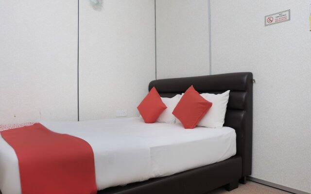 OYO 90180 Gemilang Hotel Kerteh