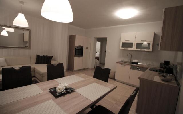 Apartments Villa Mantinela