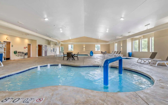 Comfort Suites Lake Geneva East