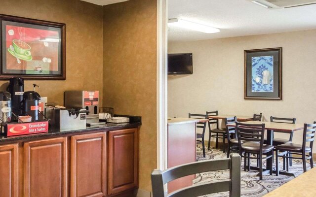 Econo Lodge Inn & Suites Evansville