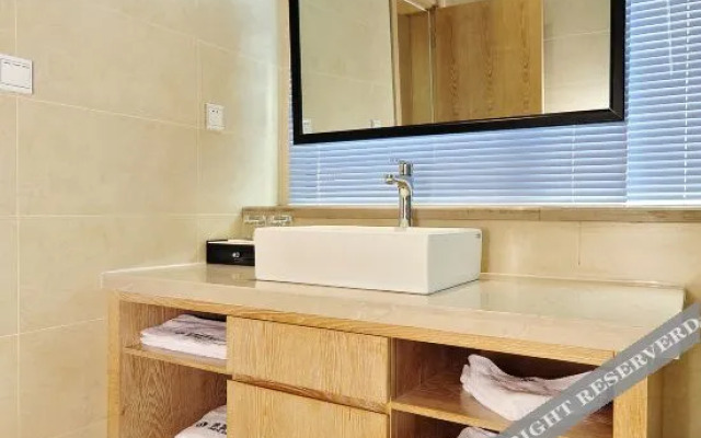 Shenlan Baihao Hotel (Impression Anshun Fortune Center Branch)