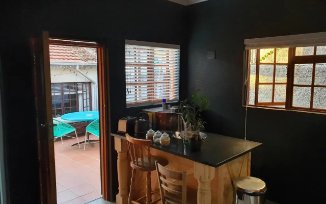 Melvilla Studio (Adults Only)