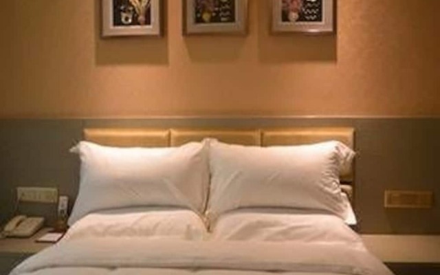 Golden Leaf Hotel