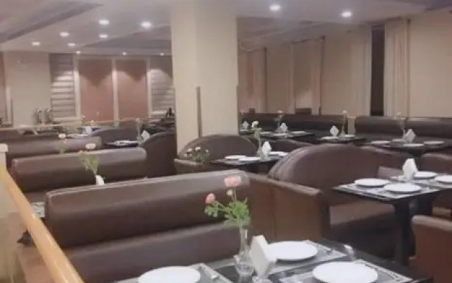 Vienna Hotel Shanghai International Tourist Resort Xiuyan Road Metro Station Bra