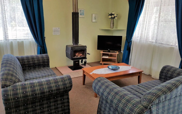 Murray Gardens Cottages & Motel