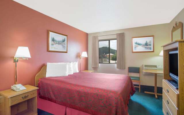 Days Inn by Wyndham Custer