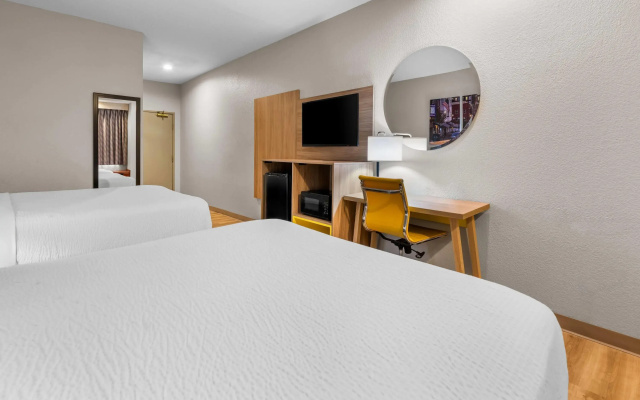 Days Inn by Wyndham near Kansas Speedway