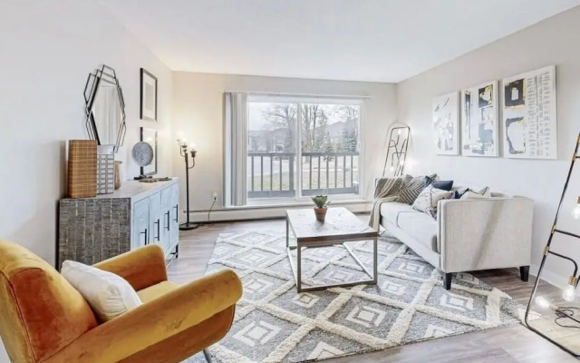 New-20p off-Uptown Love MPLS next to Fun