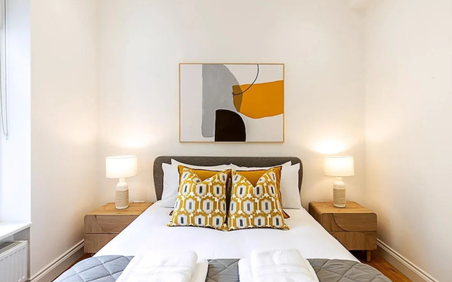 Urban Luxury in the Heart of Chelsea - King Bed!