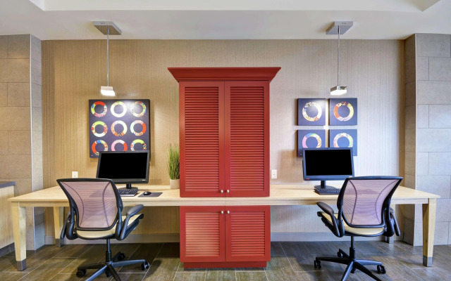 Home2 Suites by Hilton Plymouth, MN