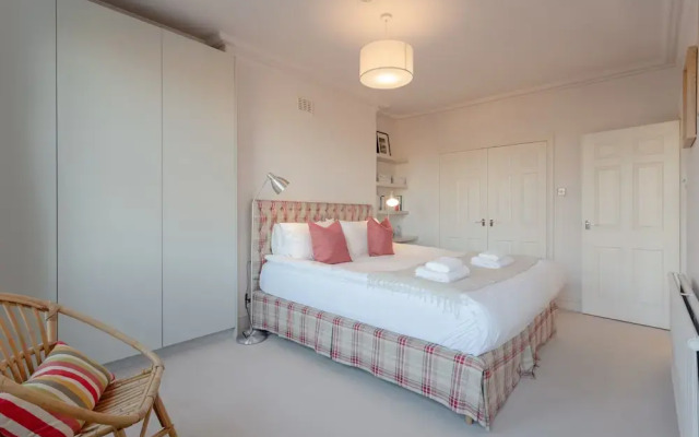2 Bedroom Apartment Near Ladbroke Grove