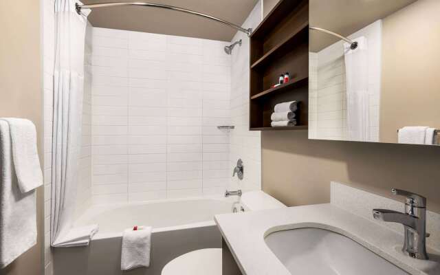 Microtel Inn & Suites by Wyndham Aurora