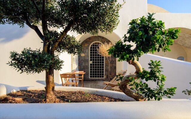 Oia Treasures Art Suites