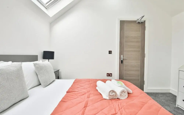 Modern 2 Bed House - Sleeps 4