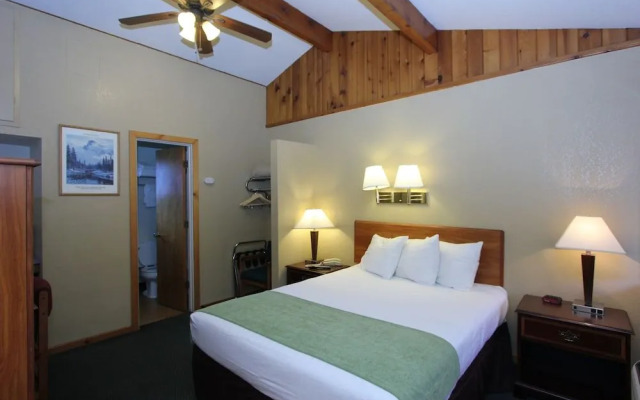 Oakhurst Lodge