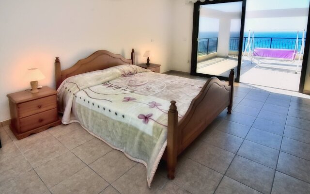 Villa Only 50m To The Sea, Sleeps 12, Polis