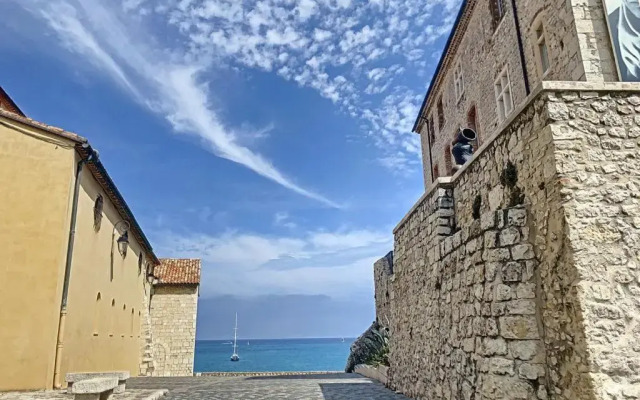 Charming flat in Old Antibes - 50m from the sea