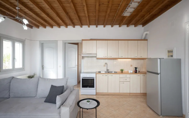 1 Bd Emerald Apt w Sparkling Shared Pool