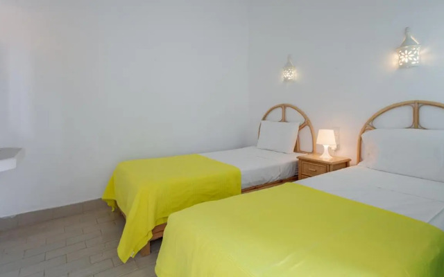 Sea 3BDR House W/ Patio by Lovelystay