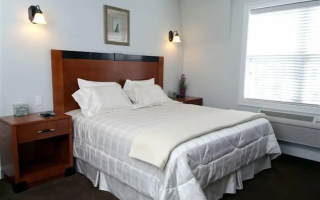 Crescent Suites Hotel