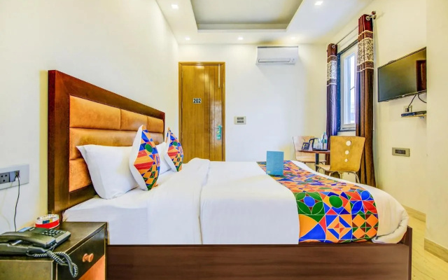 Fabhotel Floyd