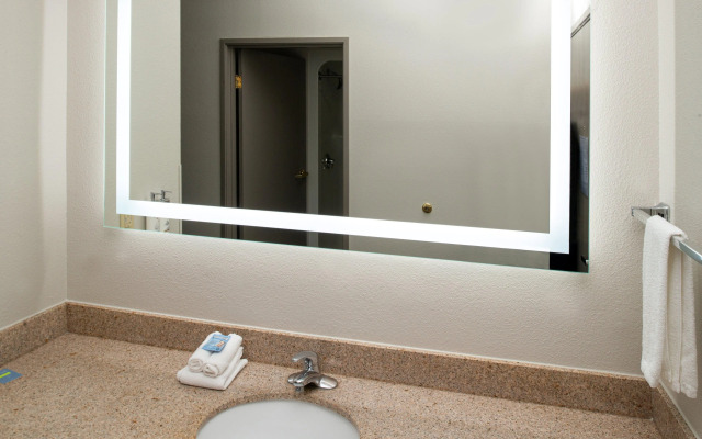 Holiday Inn Express Farmington - Bloomfield by IHG