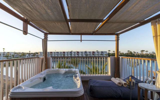 SUNRISE Crystal Bay Resort - Posh Club