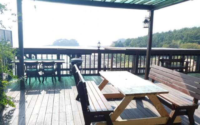 Sacheon Seopo Beach Pension