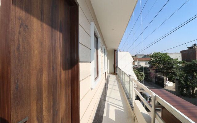 Oyo 24025 Sharan Square