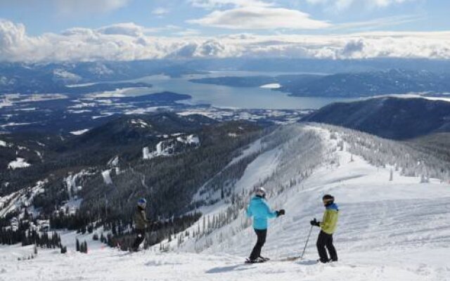 Schweitzer Mountain Resort - White Pine Lodge