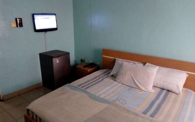 Adebayowa Hotel