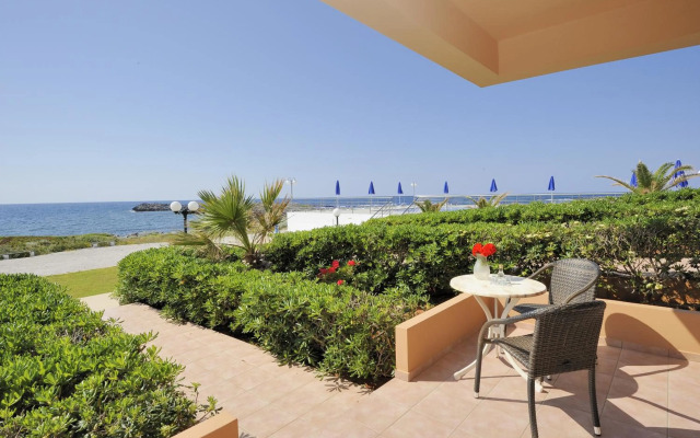 Nanakis Beach Hotel