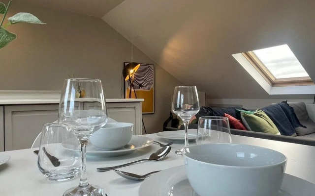 Modern Two Bedroom Apartment in Fulham by Sojo Stay